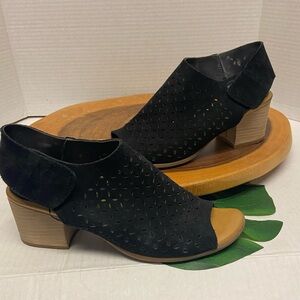 Korks Perforated Leather heeled Sandals